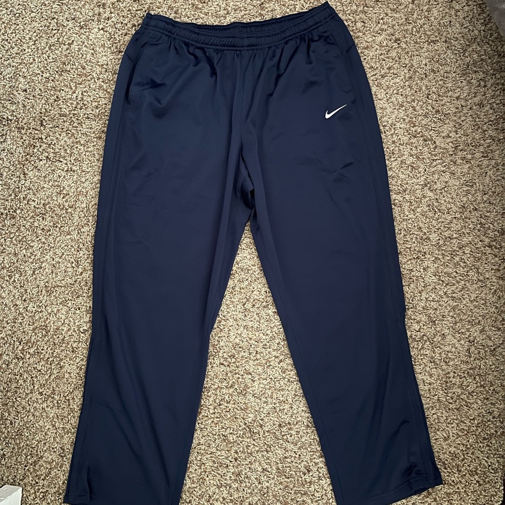 Nike sweatpants w/ pockets